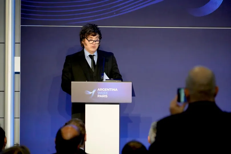 Milei cerró la Argentina Week en la Torre Eiffel y llamó a los inversores a apostar por el país