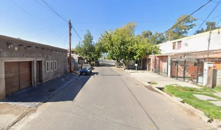 Salvaje ataque en el Barrio Costa Canal: persiguió a su madre a golpes hasta la calle y terminó detenido