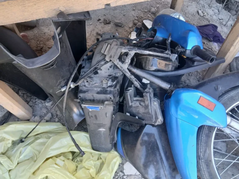 Recuperaron una moto robada que había sido desarmada en una casa