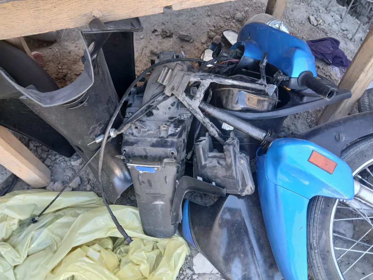 Recuperaron una moto robada que había sido desarmada en una casa