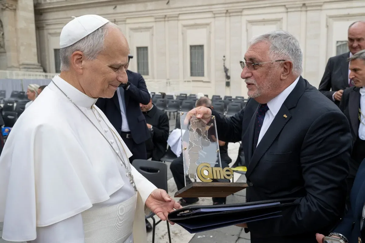 El presidente de CAME visitó al papa León XIV y le informó sobre la situación de las pymes