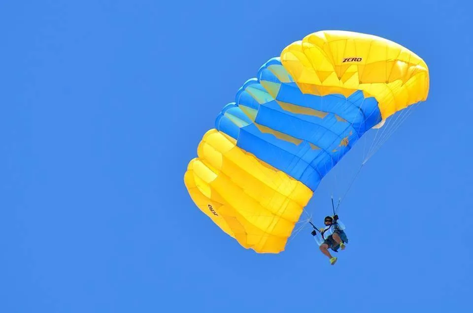El Centro de Aviación Civil San Juan convoca a nuevos alumnos para el Curso de Paracaidismo Deportivo 2026