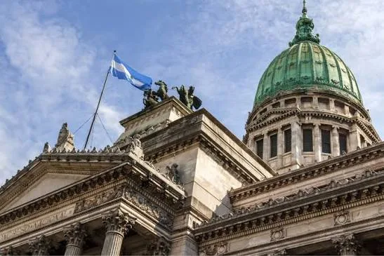El oficialismo convocó a una megasesión el 21 de octubre y bloquea avance opositor contra el DNU 70