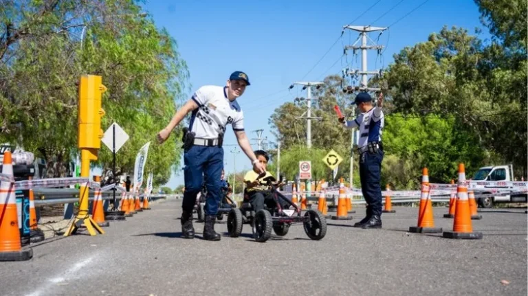 La Policía acerca la educación vial a los chicos con una jornada recreativa