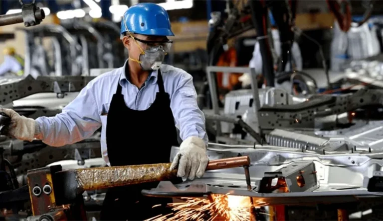 Empleo industrial: se perdieron más de 66 mil puestos entre todas las provincias y solo 3 lograron aumentar la cantidad