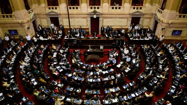 El oficialismo convocó a una sesión especial en Diputados para blindar el DNU 70/23
