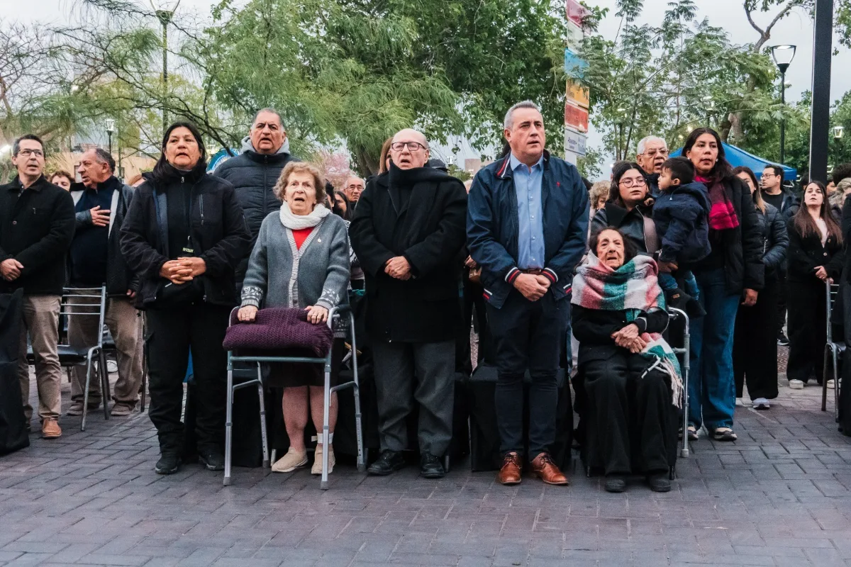 Villa Krause cumplió 113 años: inauguraron 205 luminarias y homenajearon a cinco vecinos ilustres