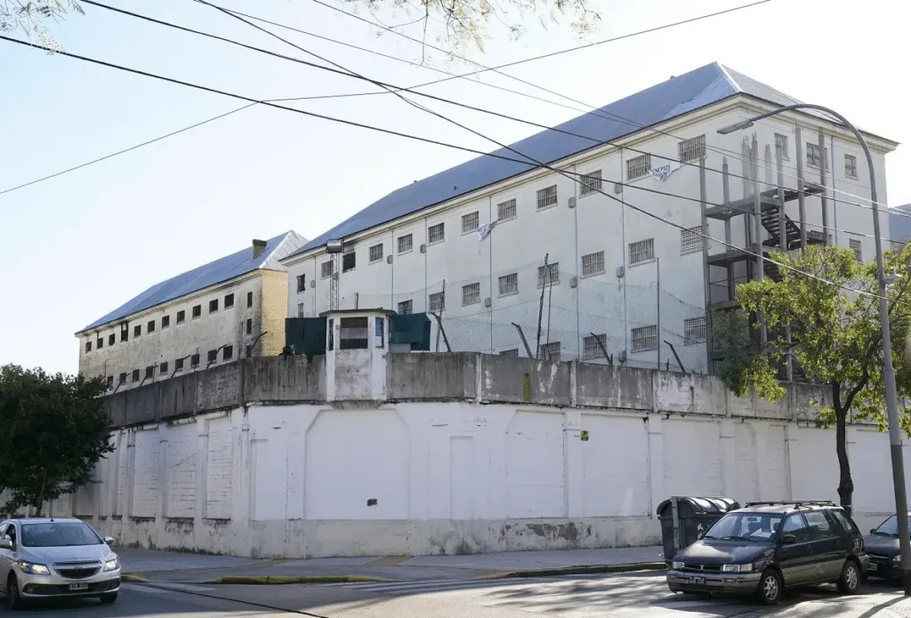 Comenzó el traslado de presos de Devoto a Marcos Paz para cerrar la histórica cárcel porteña