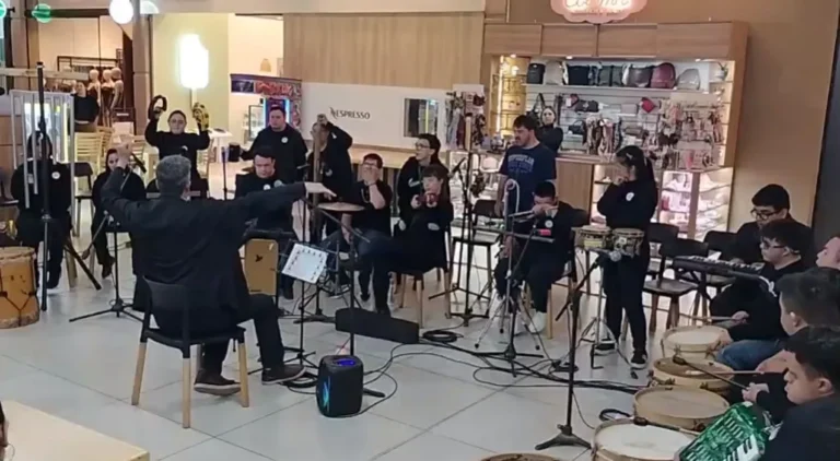 El coro Escuela Ecos brindó un concierto inclusivo en Las Lajas Centro Comercial