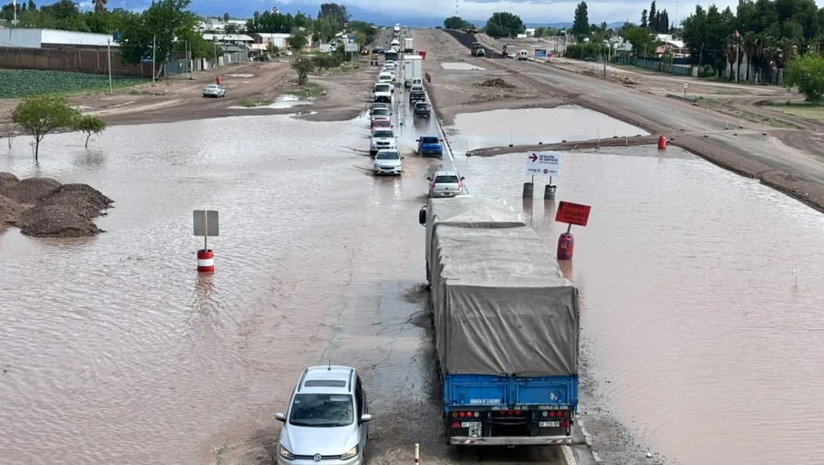 Un fuerte temporal azotó cerca de San Juan y dejó inundaciones, evacuados y más de 90 incidentes