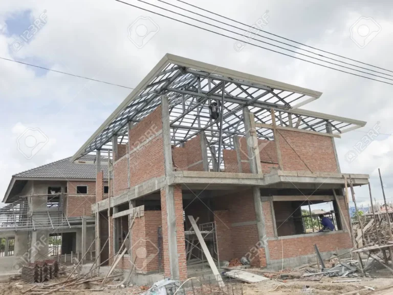 La construcción repuntó levemente en agosto y corto una racha de dos caídas al hilo
