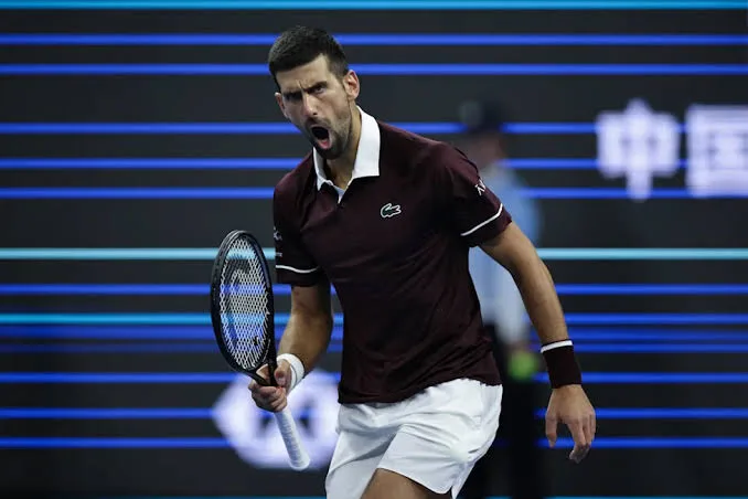 En un dramático desenlace, Djokovic le ganó a Medvedev y se metió en la final del ATP 500 de Beijing