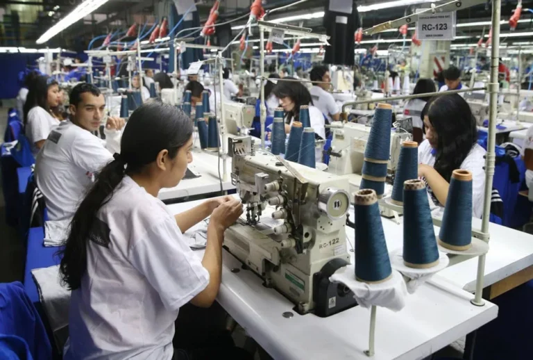 Crisis en la industria textil: la actividad cayó un 20% en 2026