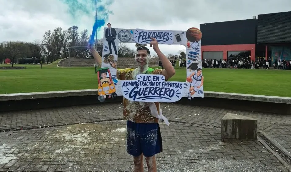 Juan Martín Guerrero, campeón dentro y fuera de la cancha: se recibió de licenciado mientras triunfa en el básquet argentino
