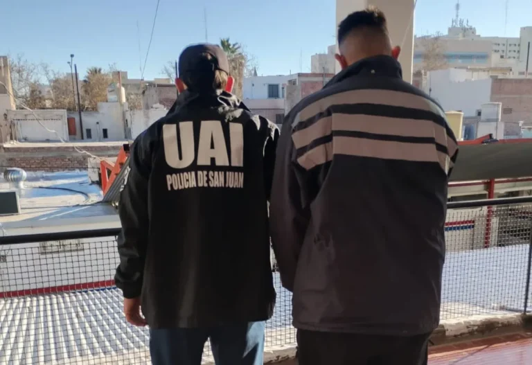 Cayó un motochorro acusado de una serie de arrebatos armados en Capital y Santa Lucía