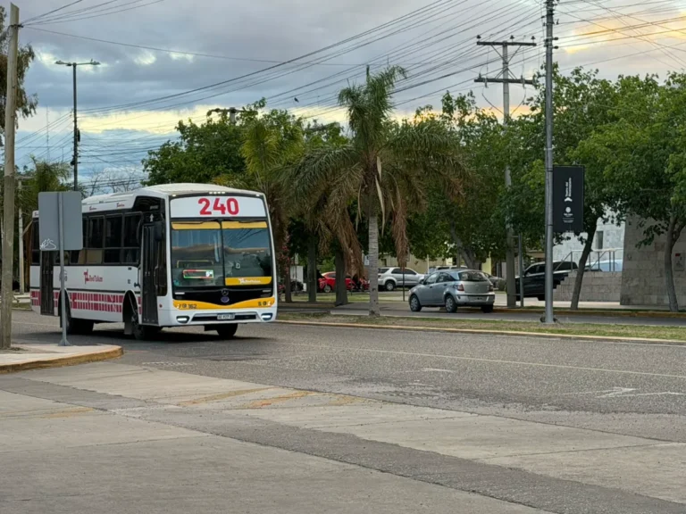 Tras destrabar el conflicto, volvieron a circular los colectivos en San Juan