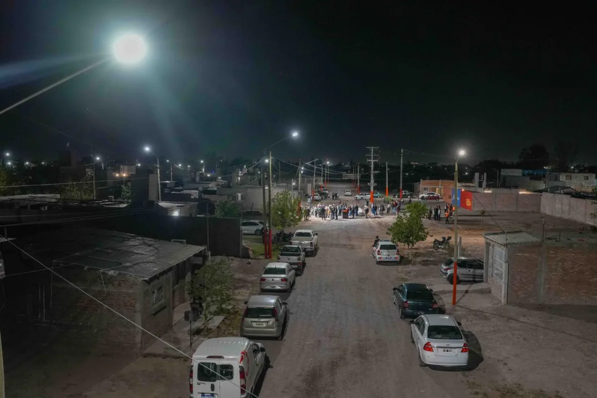 Loteo Nazareno: Daniela Rodríguez inauguró luminaria LED y anunció la construcción de una plaza