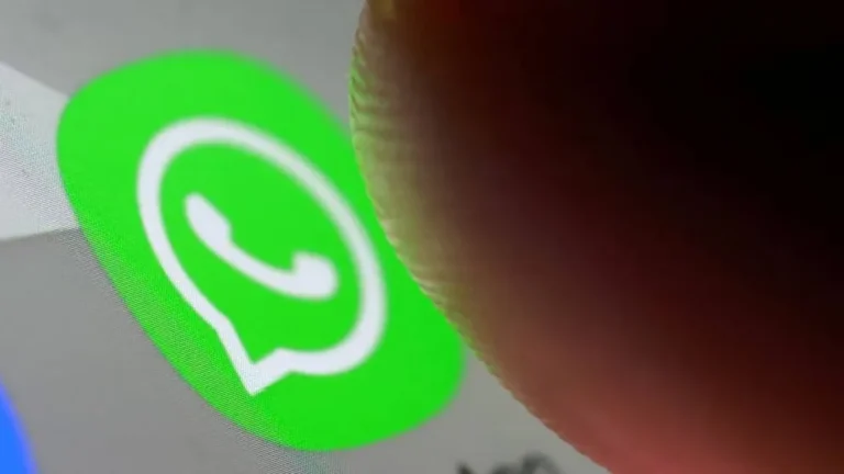 Vendía su auto, le pidieron una videollamada y casi cae en una estafa por WhatsApp