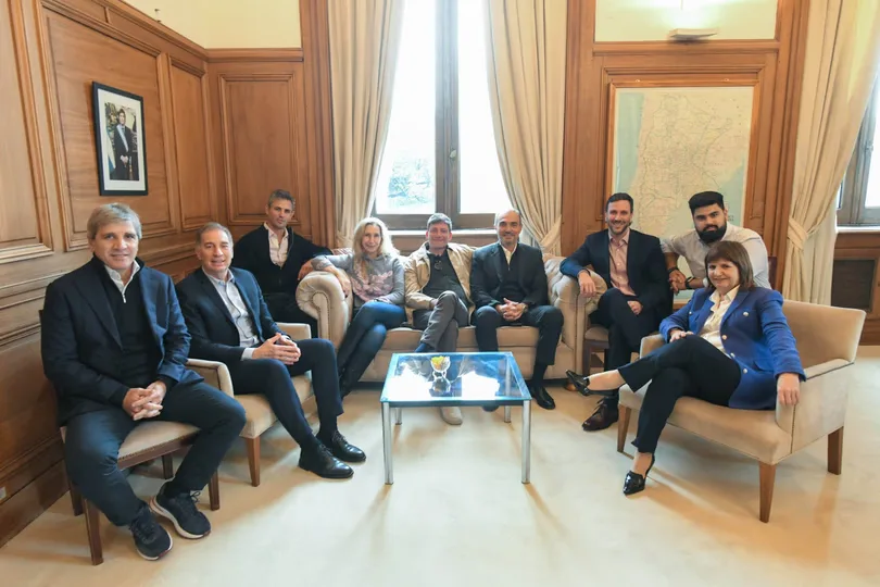 El Gobierno vuelve a reunir a la Mesa Política en medio de tensiones internas