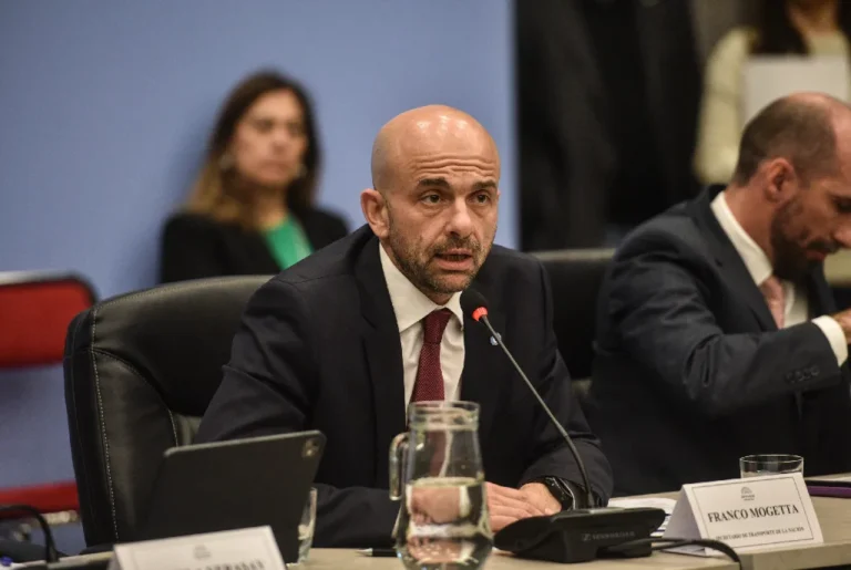 Pagano denunció al ex titular de Transporte porque su familia se quedó con el principal corredor vial del país