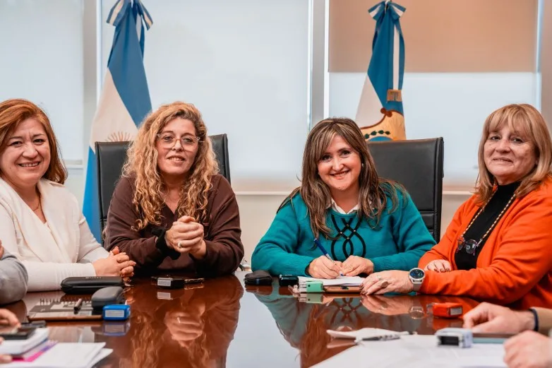 Educación reglamentó la titularización para 2.500 docentes y profesionales: cómo y cuándo iniciar el trámite