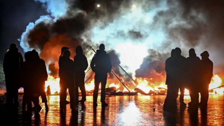 Francia: 450.000 personas se movilizan en protestas estudiantiles