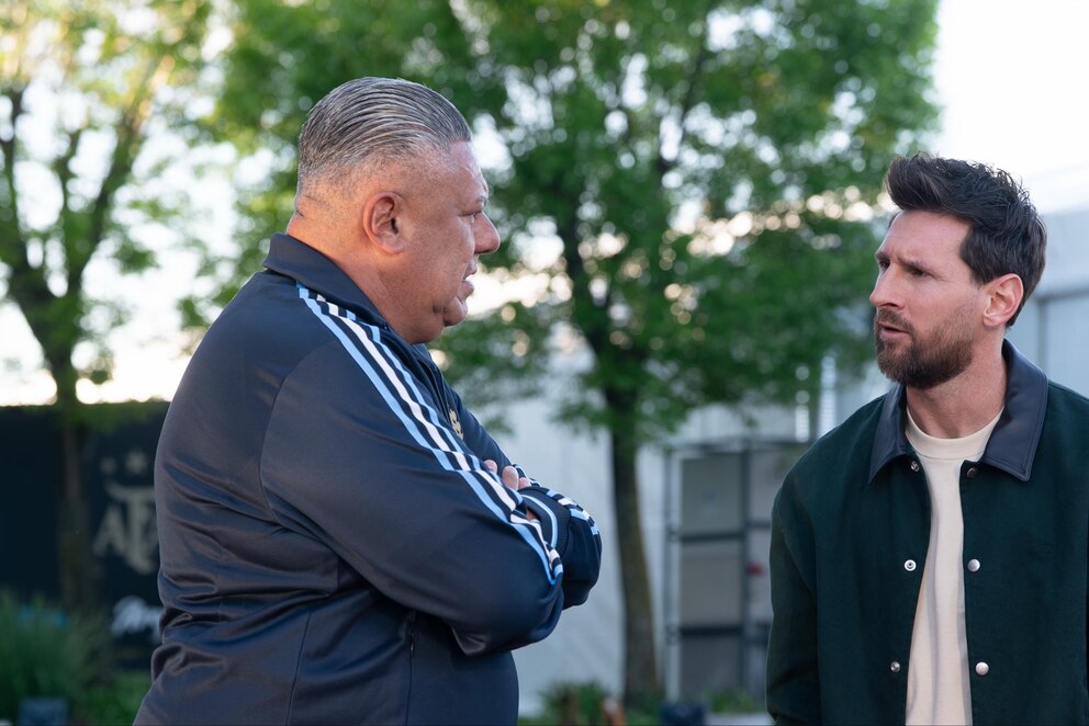 Messi ya está en Ezeiza y tuvo un encuentro con el sanjuanino Chiqui Tapia antes de su despedida